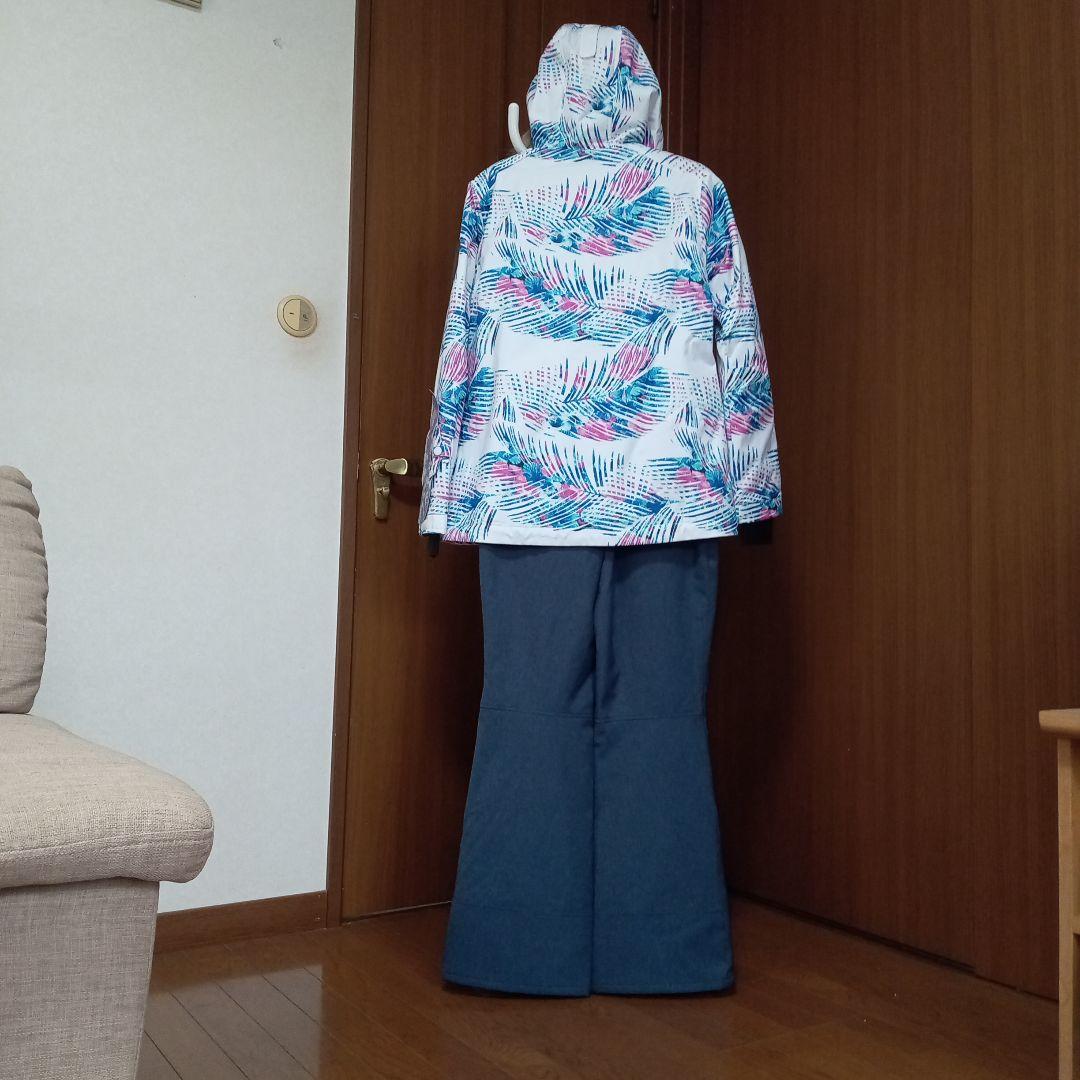 人気のONYONE　新品未使用タグ付き　スキーウェア上下（女性用）