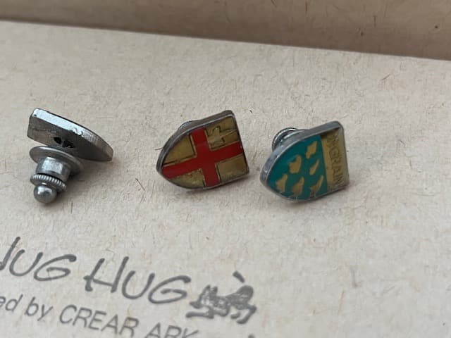 ヴィンテージ/MARITHÉ FRANÇOIS GIRBAUD ピンバッジ