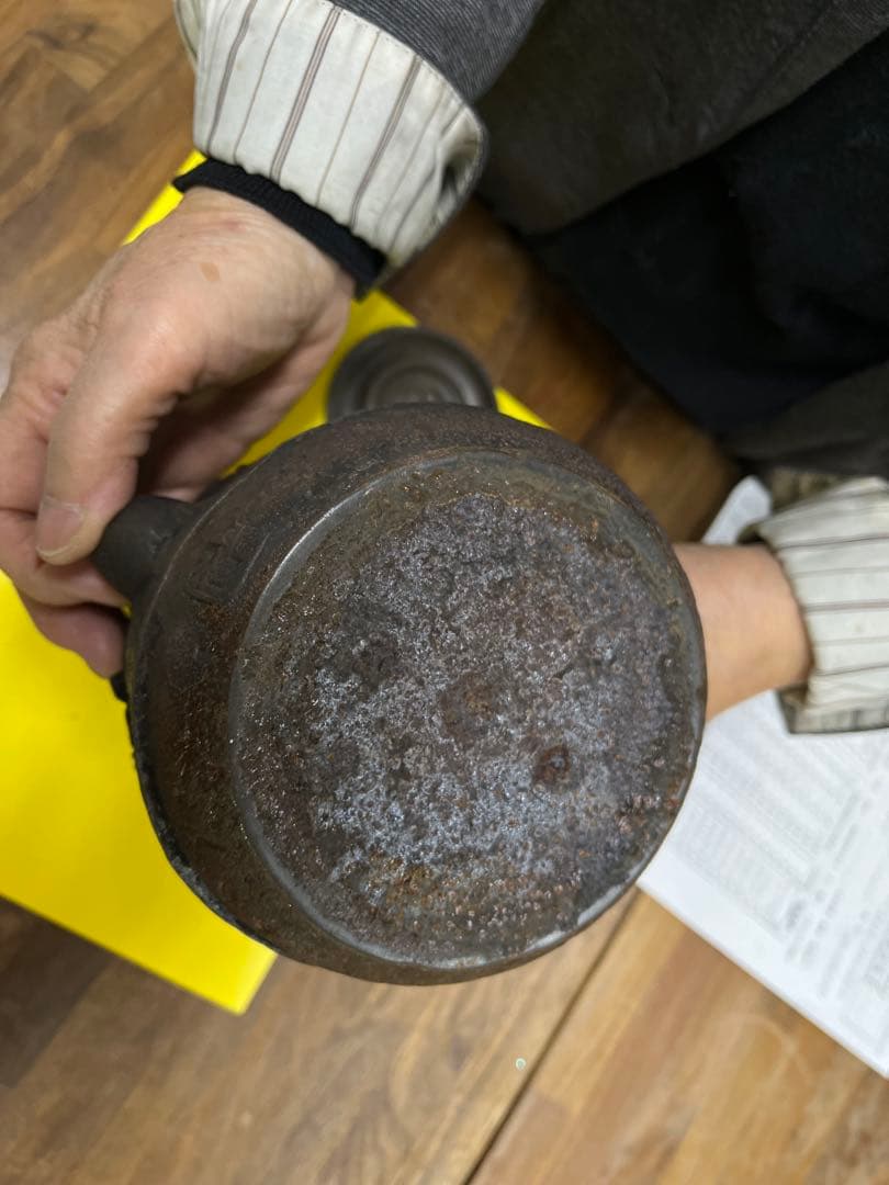 花模様の鋳鉄製鉄瓶