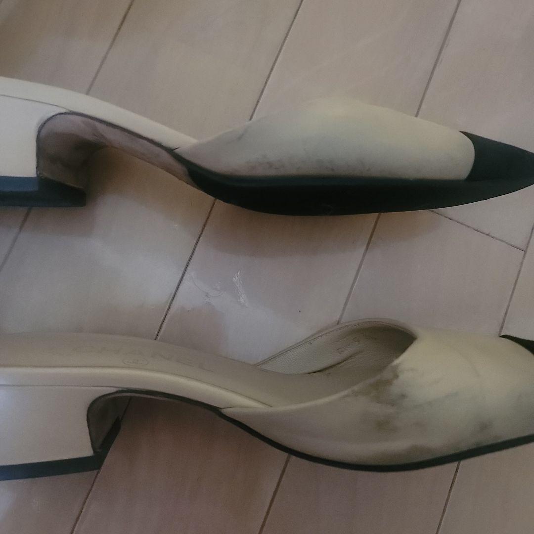 CHANEL ベージュ・ブラック アンクルストラップ フラットシューズ