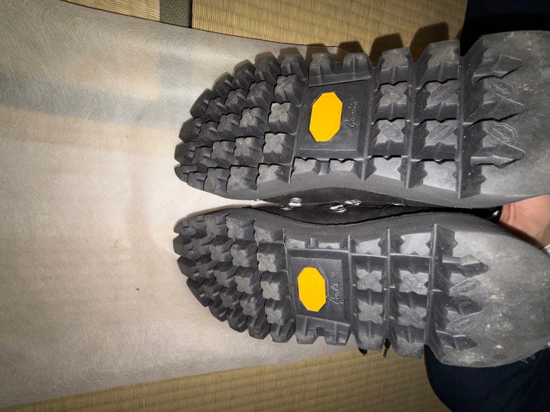 GUIDI -MOON01- カーフリバース　マウンテンブーツ