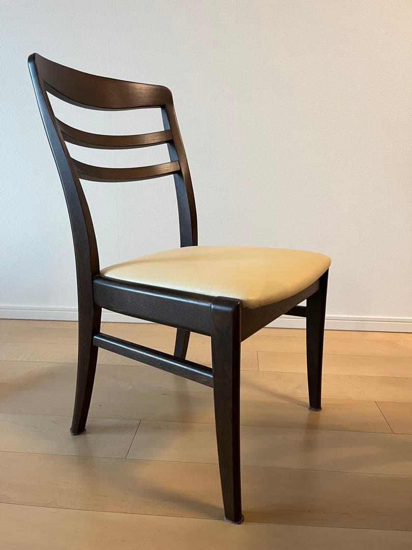 みみ　Ibata 飛騨家具　ダイニングチェア ダークブラウン×ベージュ