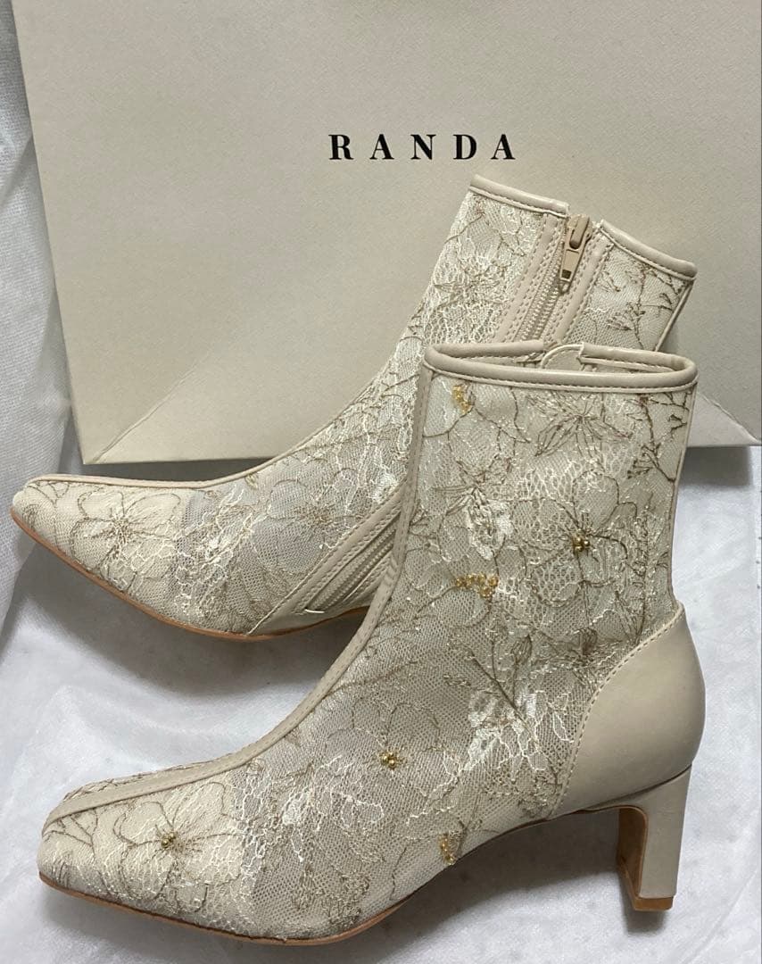 RANDA フラワー刺繍ショートブーツ アイボリー Mサイズ