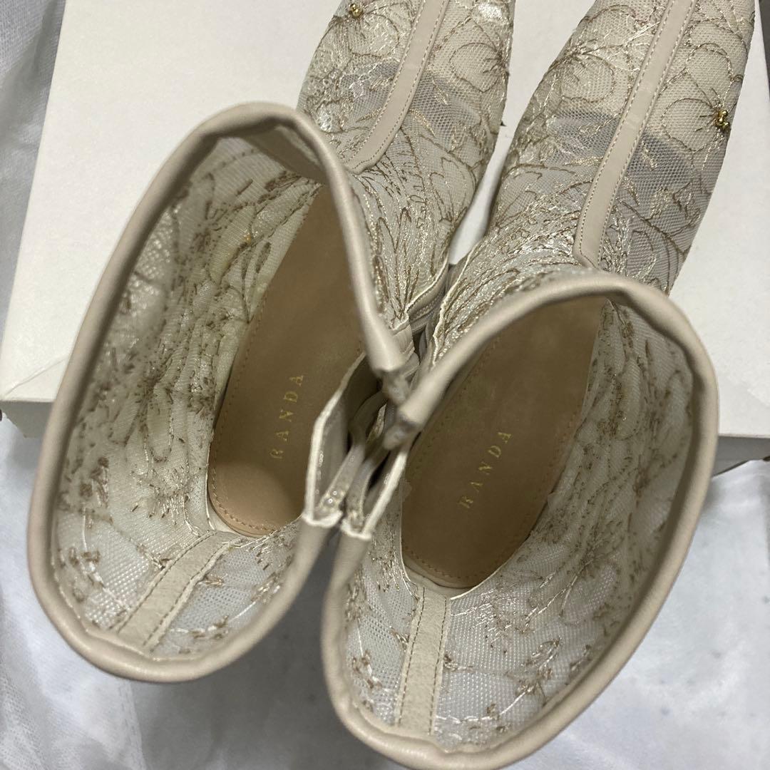 RANDA フラワー刺繍ショートブーツ アイボリー Mサイズ