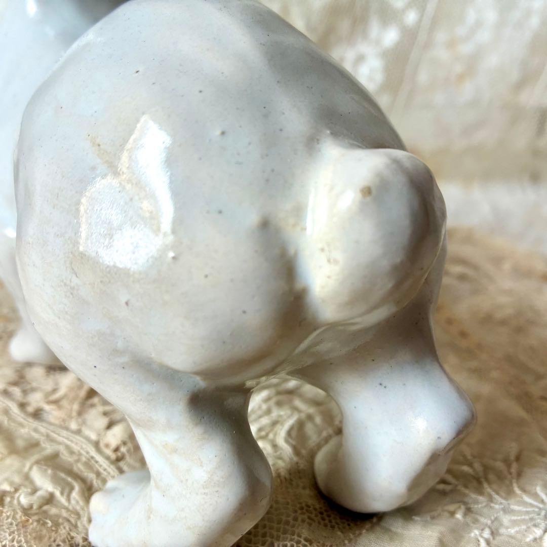 白釉のうさぎの置物　陶器オブジェ　フィギュア　ウサギ兎　フランスアンティーク