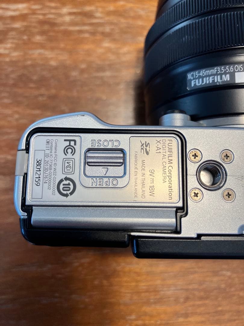 【SALE】稼働品 FUJIFILM X-A1 ズームレンズ 充電器付