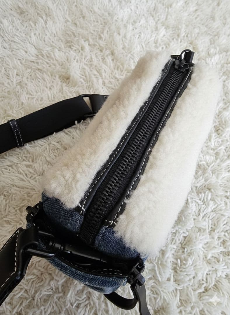 【新品未使用】DIESEL デニムショルダーバッグ ファー/ボア