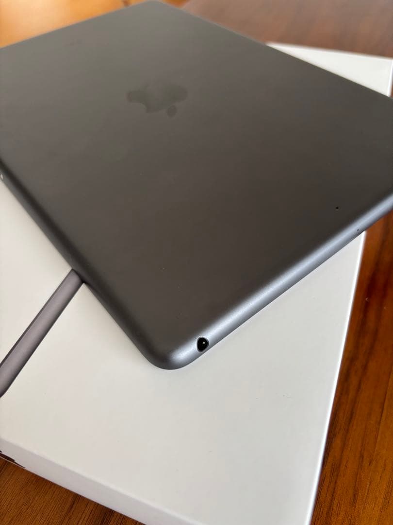 Apple iPad 第7世代　スペースグレイ　本体 箱 付属品未使用　極美品