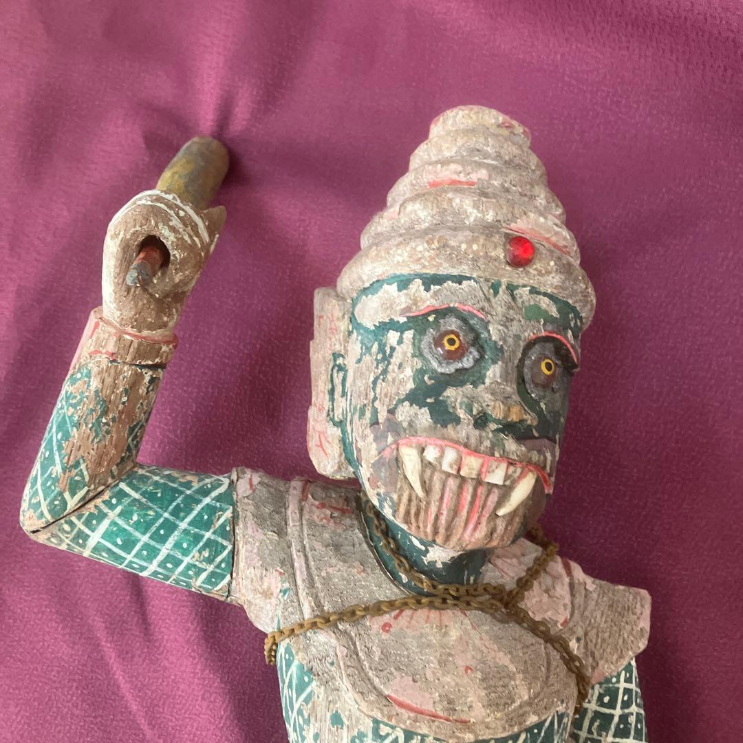 ヒンドゥー教の猿神　ハヌマーンの木彫りの像