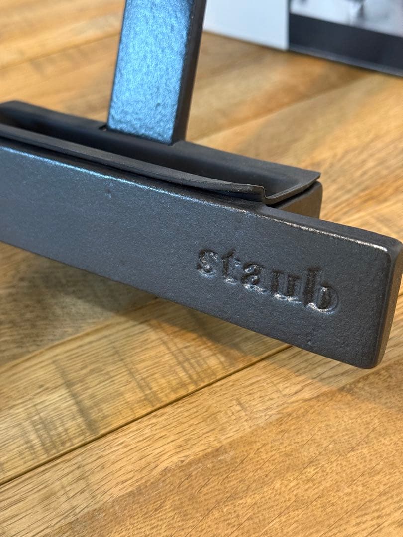 新品 ストウブ リッドホルダー 40511-364