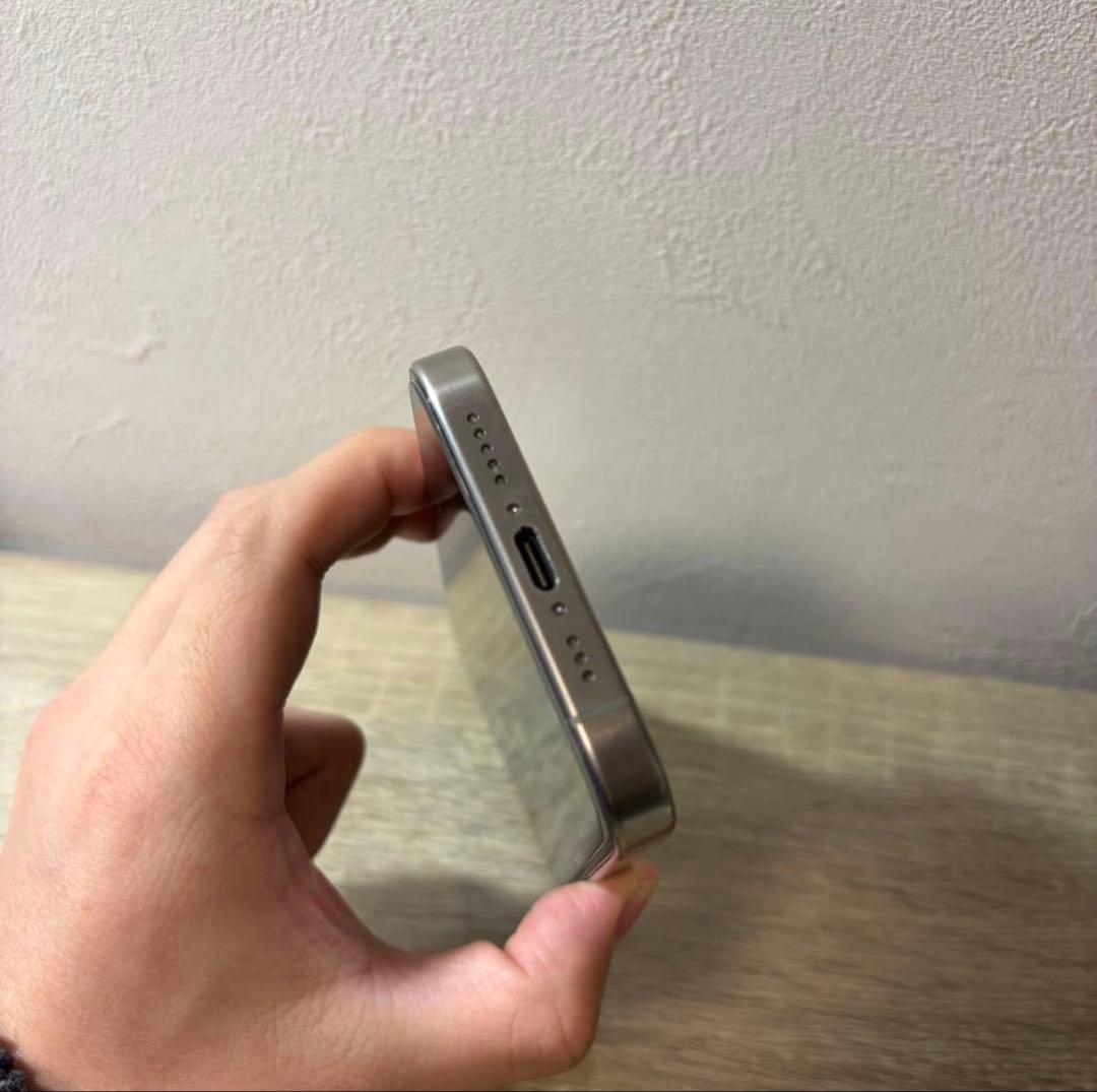 iPhone15 Pro ナチュラルチタニウム　256GB