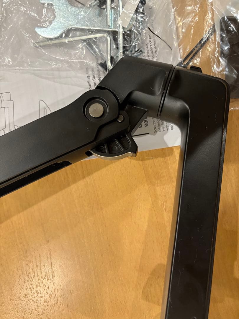 Amazonベーシック モニターアーム 32インチ