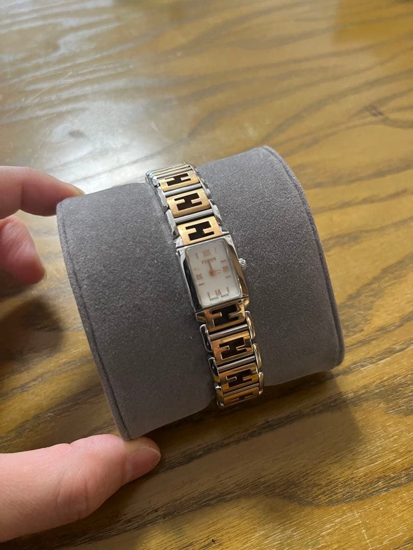 FENDI クォーツ時計 シルバー ゴールド　フェンディ　電池切れ