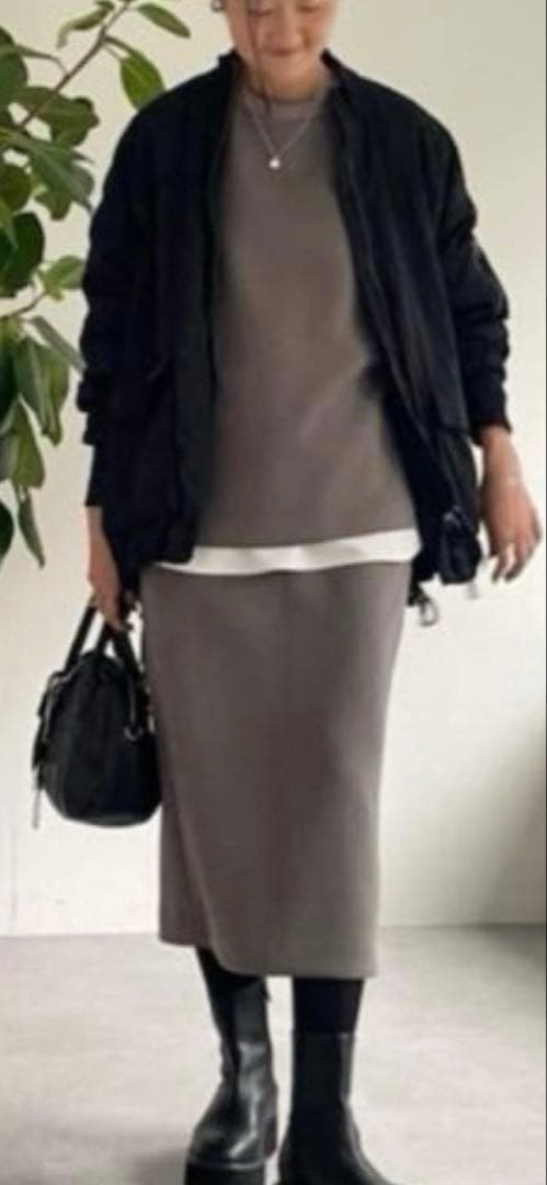 新品タグ付き　ビアズリー ダンボールパフトレーナー セットアップ プレゼント付き