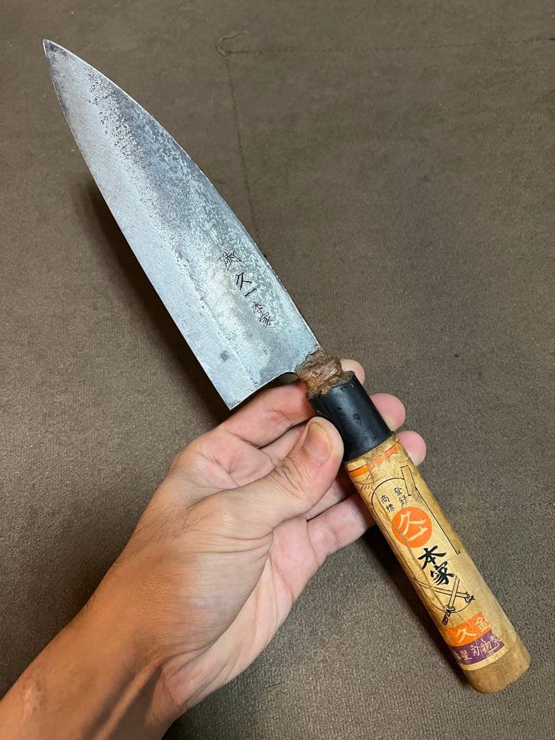 小山手作り包丁3本と模様入りのダガーナイフ1本のセットです。