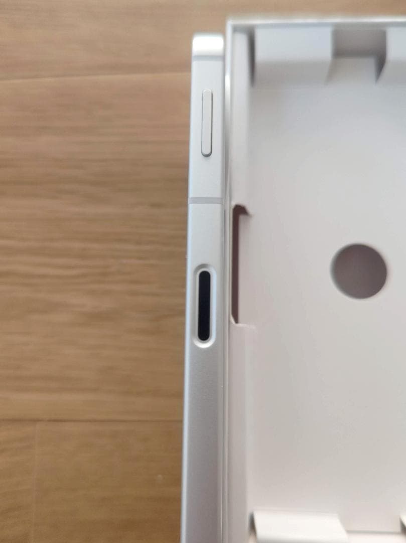 【美品】AQUOS sense9 ホワイト 8GB/256GB