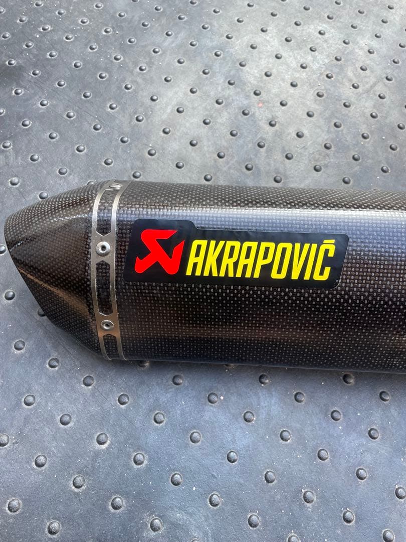 アクラポビッチ スリップオンマフラー