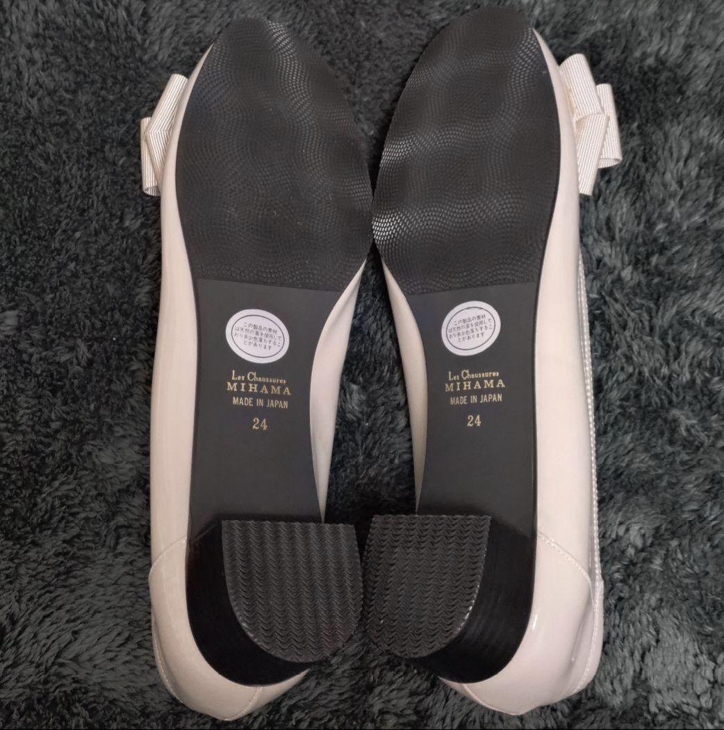 新品未使用•MIHAMAベージュ リボン付き フラットシューズ 24cm