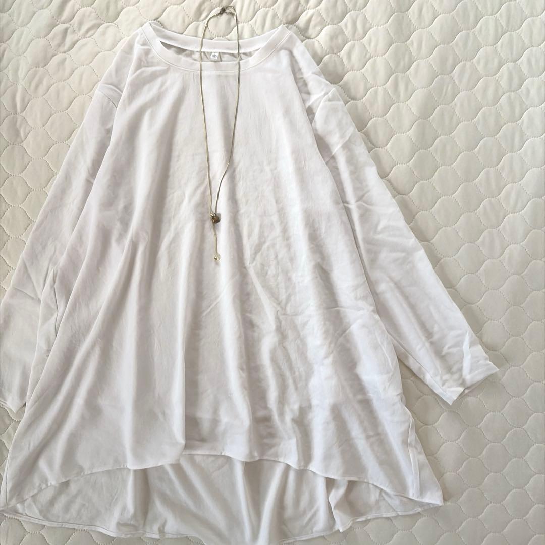 BEARDSLEYビアズリー　後ろドレープTブラウス　ホワイト