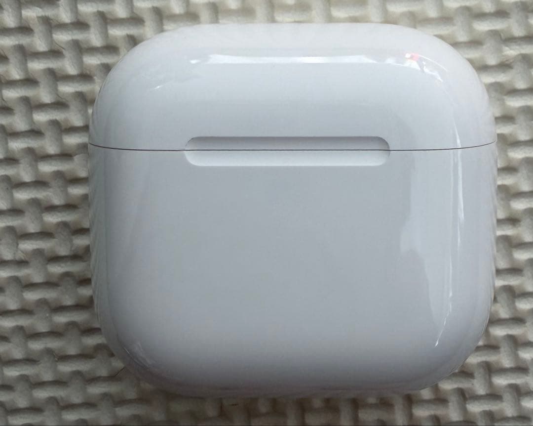 【大幅値下げ中】AirPods 4 本体 箱あり　iFaceカバー付き