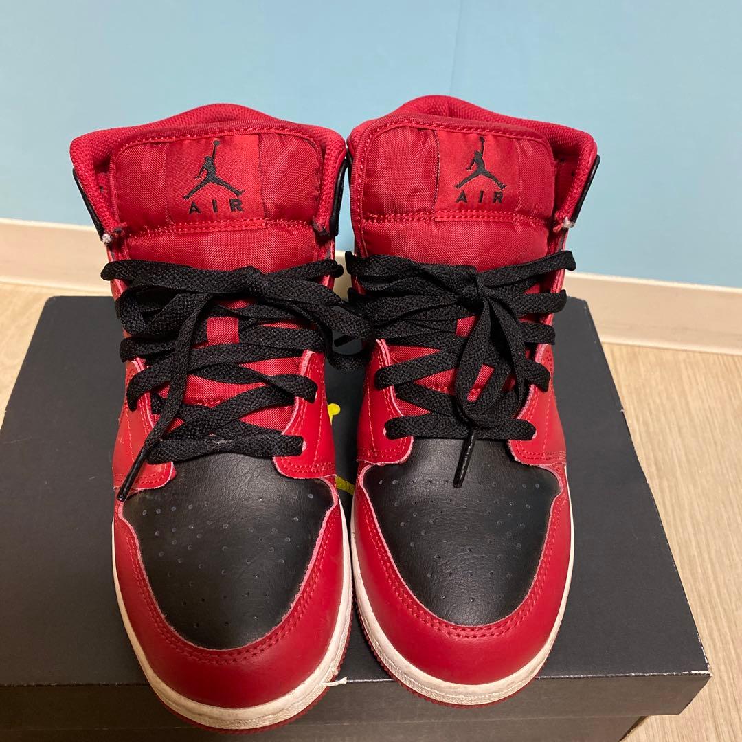 ナイキ エアジョーダン 1 ミッド　スニーカー