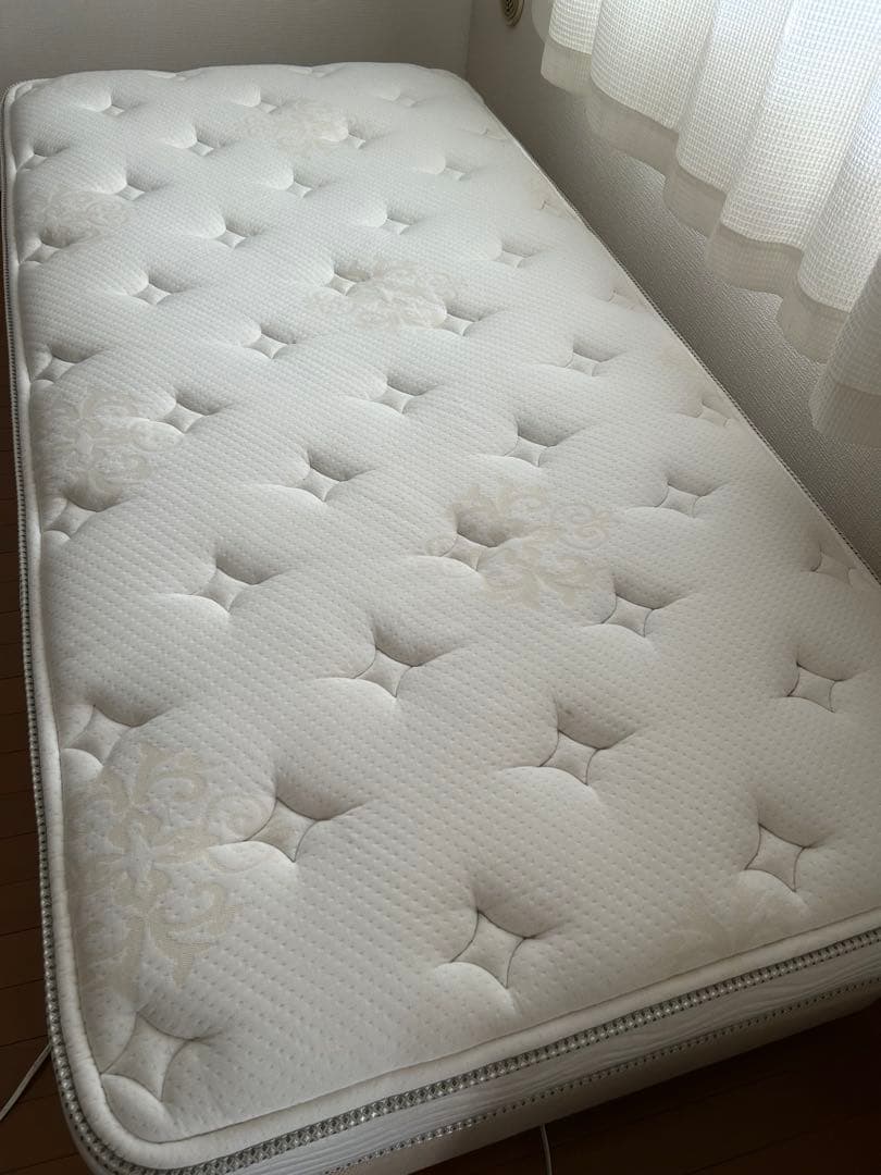 ツッキー様【3月30日発送限定】シモンズ　シングル　ベッド　大塚家具