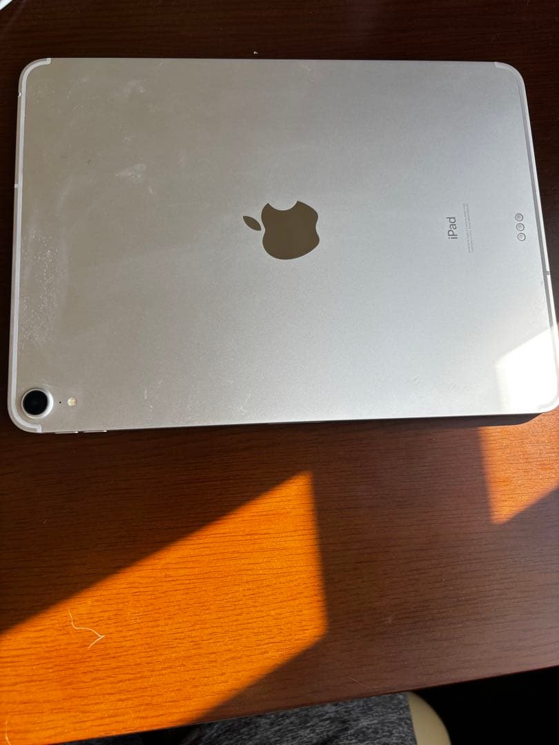 ぴ*ま様 iPadpro第1世代 セルラーモデルau版本体 + 純正キーボードケ