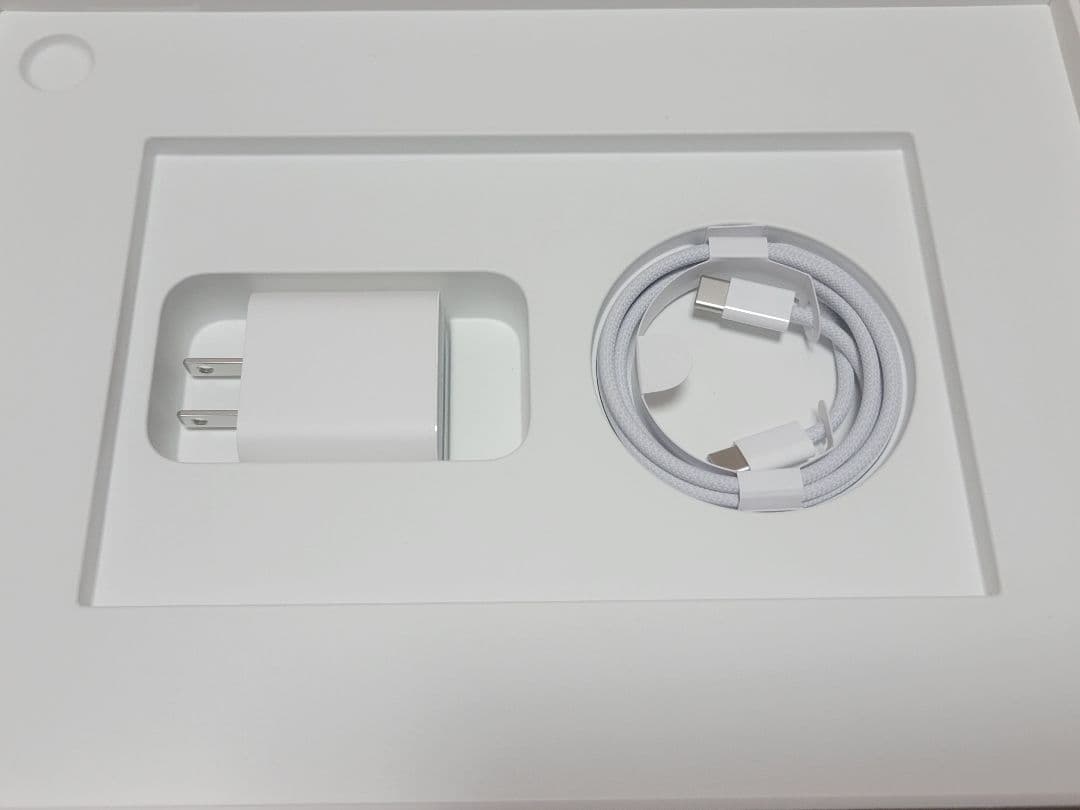 《極美品》2025 iPad a16 11世代 本体 フィルム、ケース付き