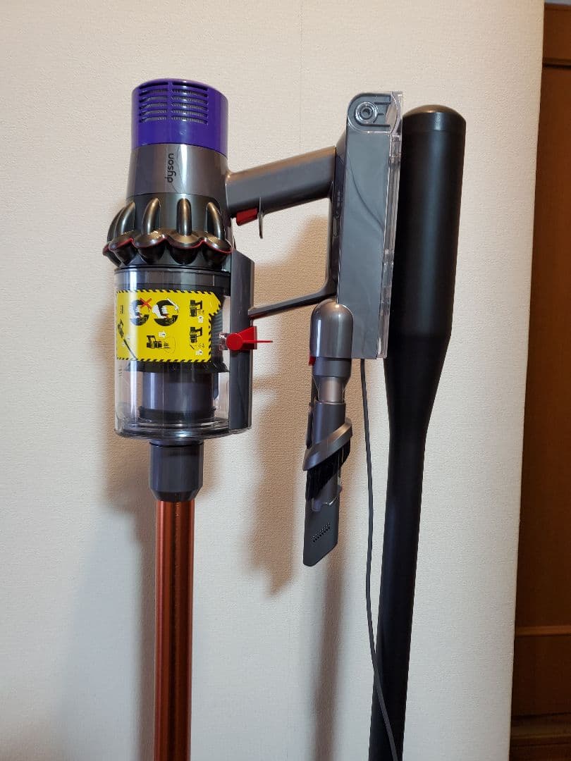 値下げ　Dyson V10　分解清掃動作確認済　スタンド　予備新品バッテリー付