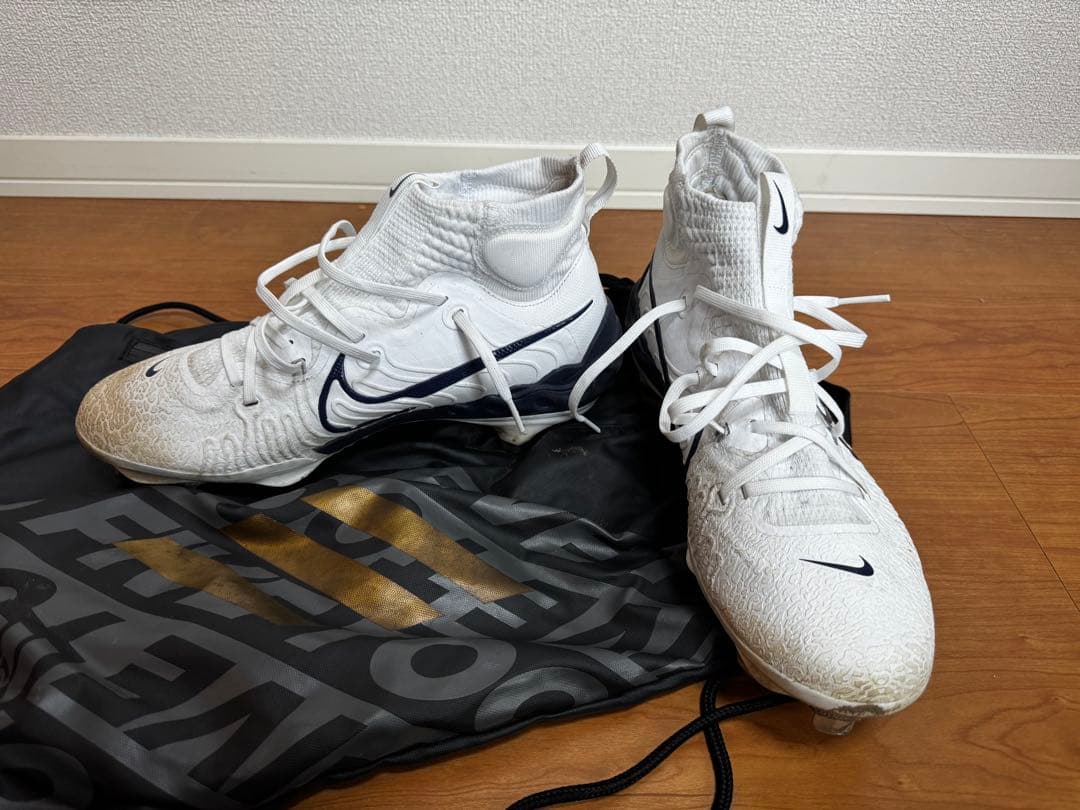 Nike ホワイト スパイク 収納バッグ付き