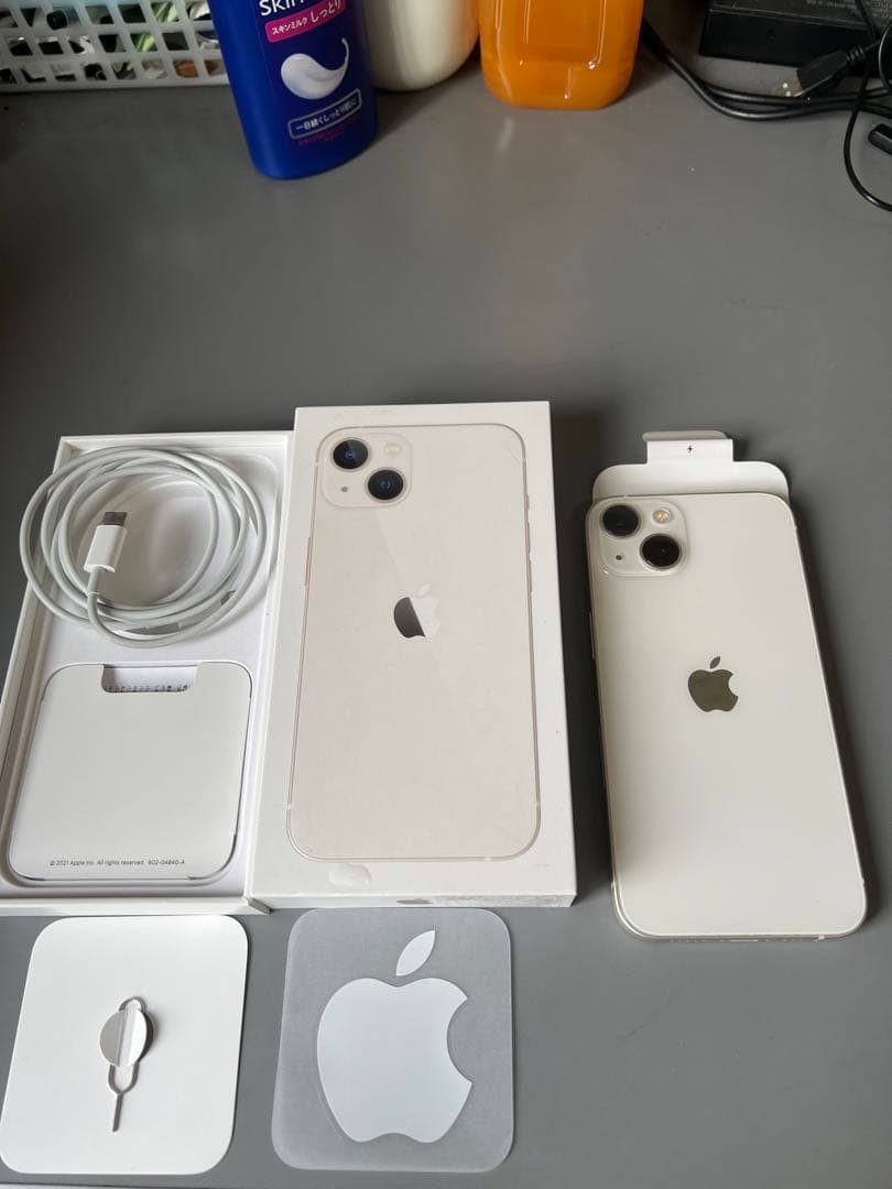 Apple iPhone 13 ホワイト 中古美品 5000mAhバッテリー付き