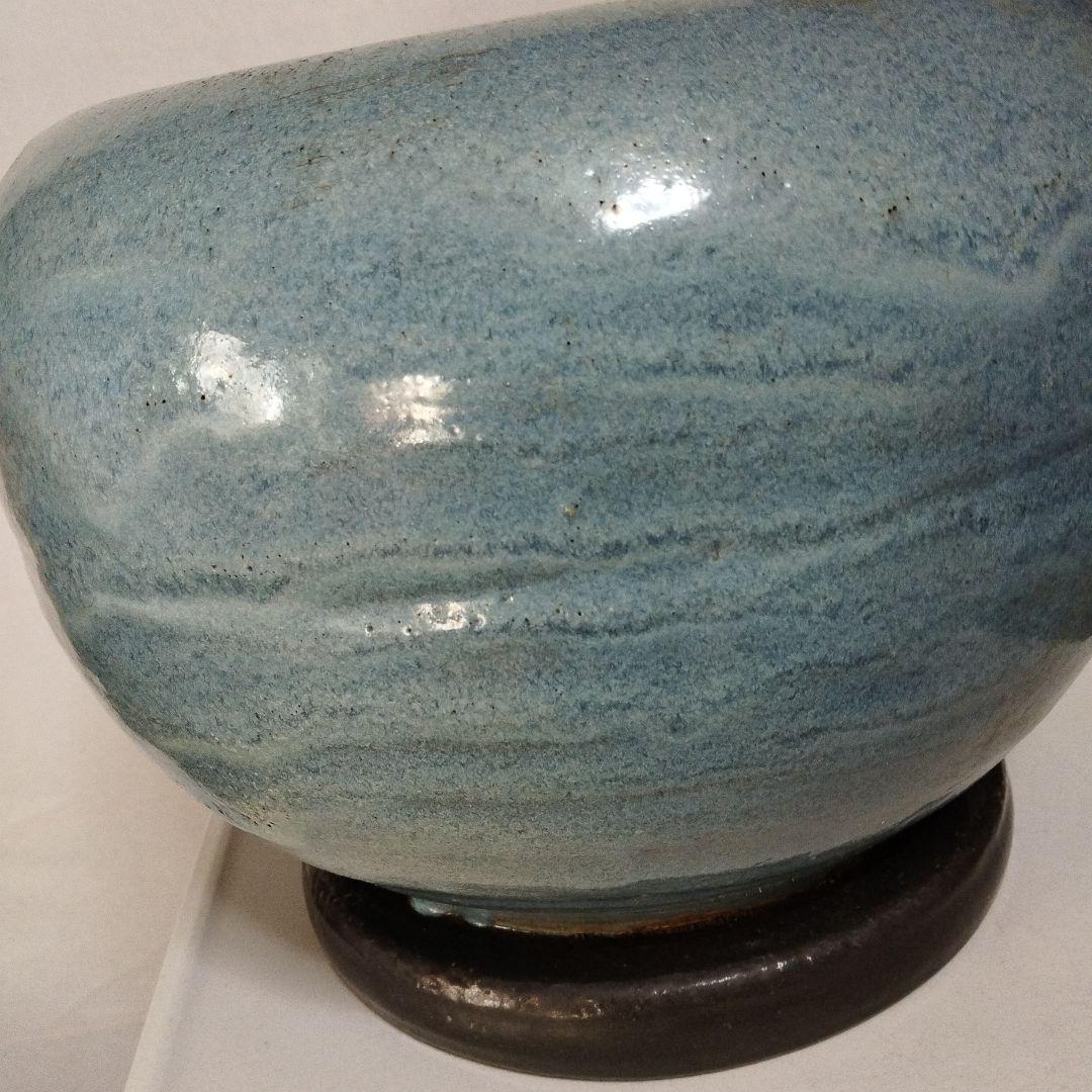 青色釉薬の陶器火鉢