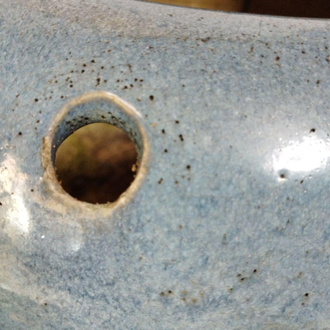 青色釉薬の陶器火鉢