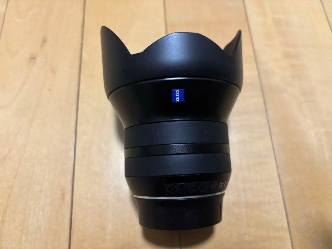 カールツァイス　xマウント12mm F2.8 単焦点レンズ