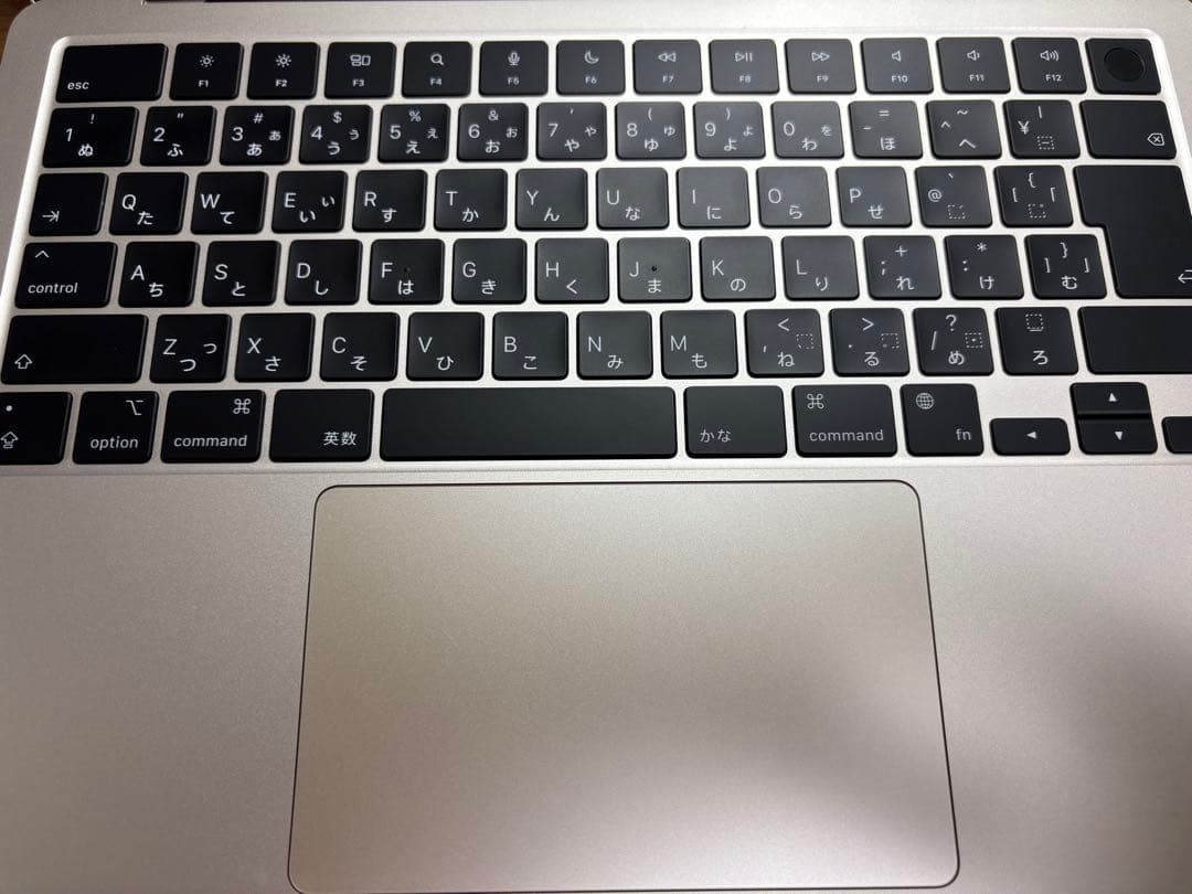 MacBook air M2 8GB 256GB　スターライト