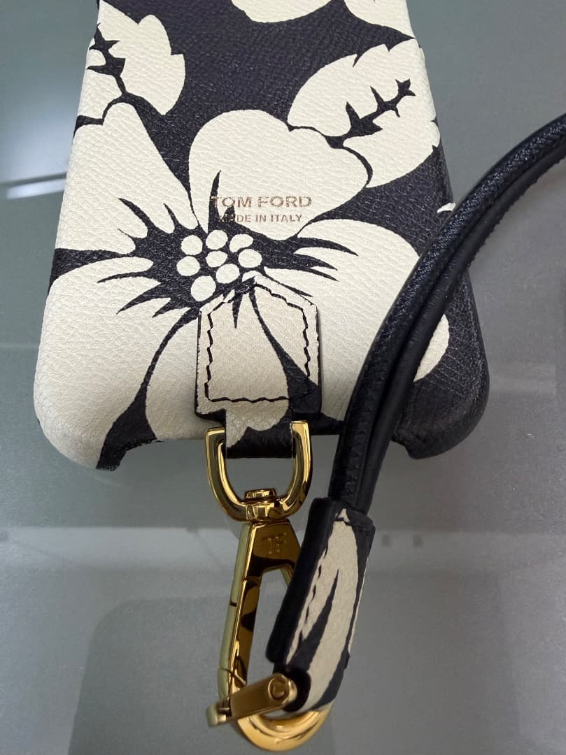 TOM FORD フローラルプリント レザーケース iPhone13ケース