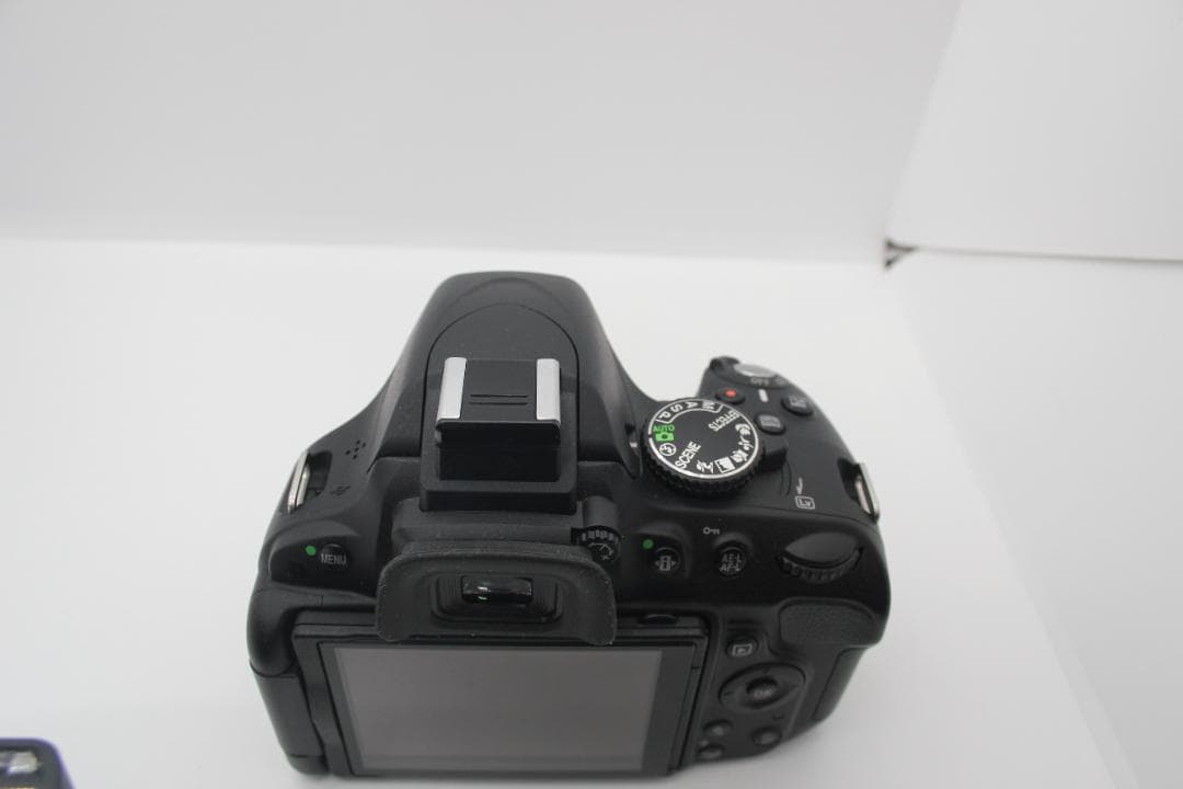 （美品）　NIKON ニコン　D5100 純正バッテリー　純正充電器付き　動作品