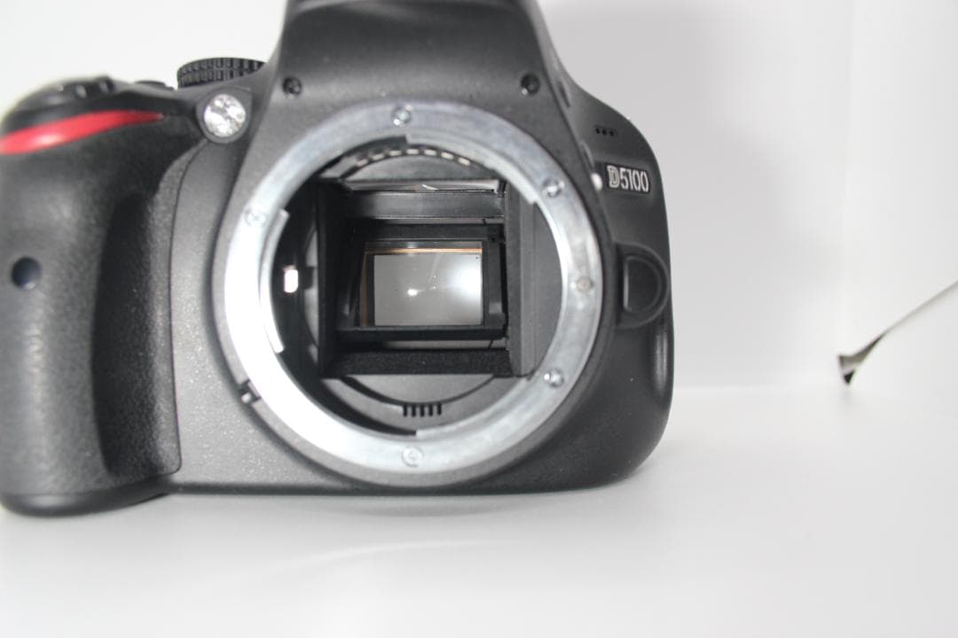 （美品）　NIKON ニコン　D5100 純正バッテリー　純正充電器付き　動作品