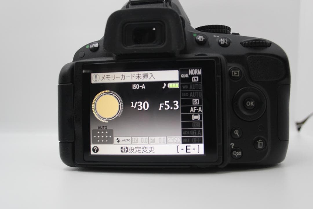 （美品）　NIKON ニコン　D5100 純正バッテリー　純正充電器付き　動作品