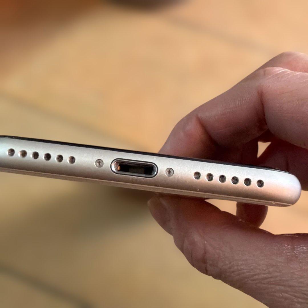 iPhone SE 第3世代　バッテリー84%