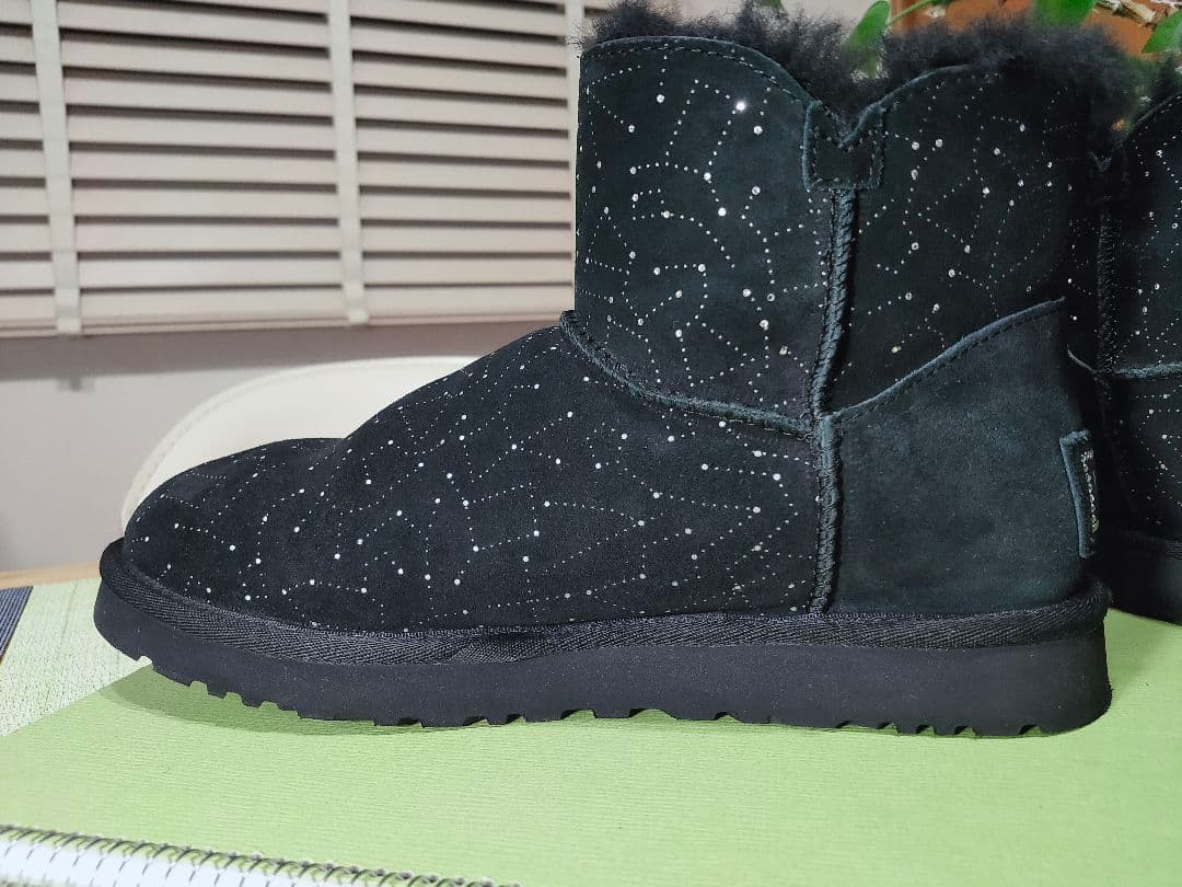 UGG アグ スワロフスキー 天体モチーフ 星座 ショートブーツ
