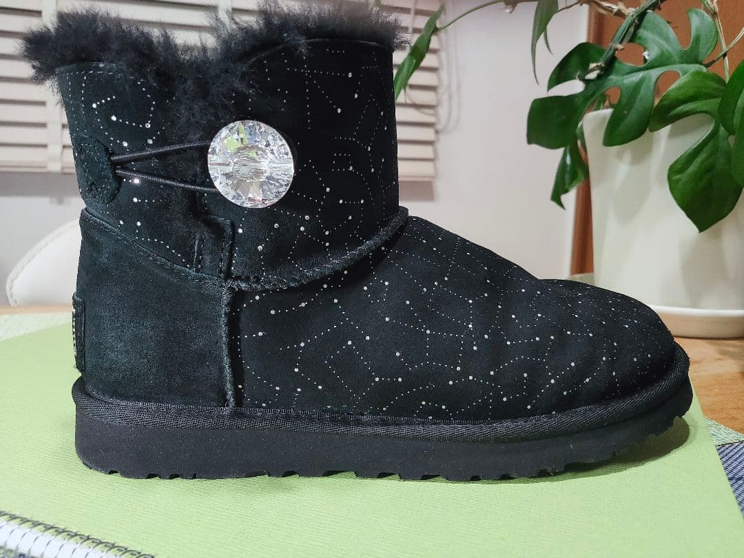 UGG アグ スワロフスキー 天体モチーフ 星座 ショートブーツ