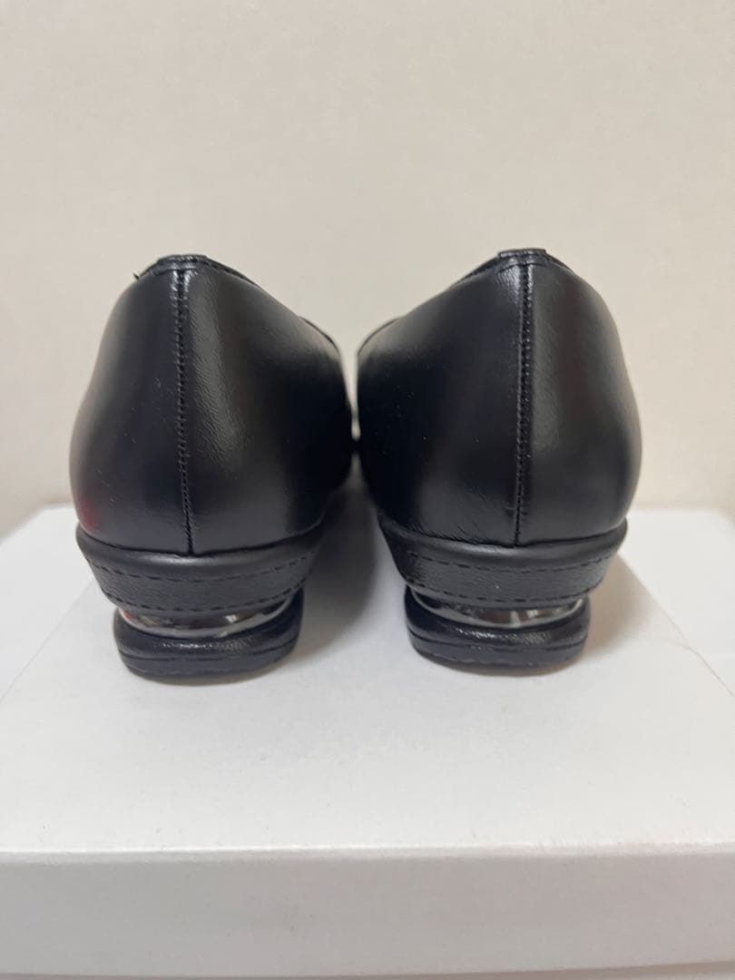 かずちゃん様【新品】エアクッションパンプス/ブラック/&LVレザーベルト(赤)