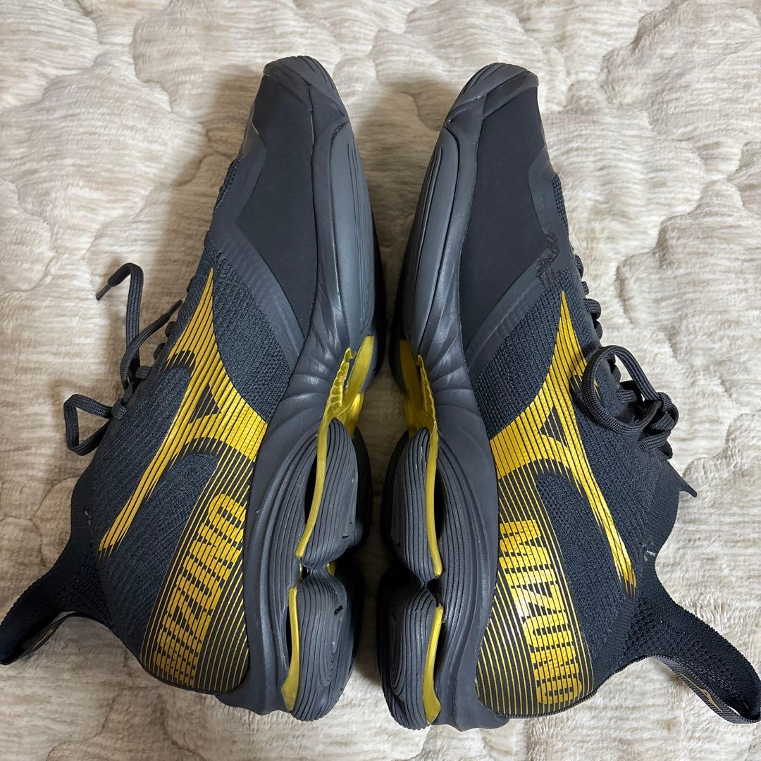 Mizuno Wave Lightning Z6 ブラック/ゴールド