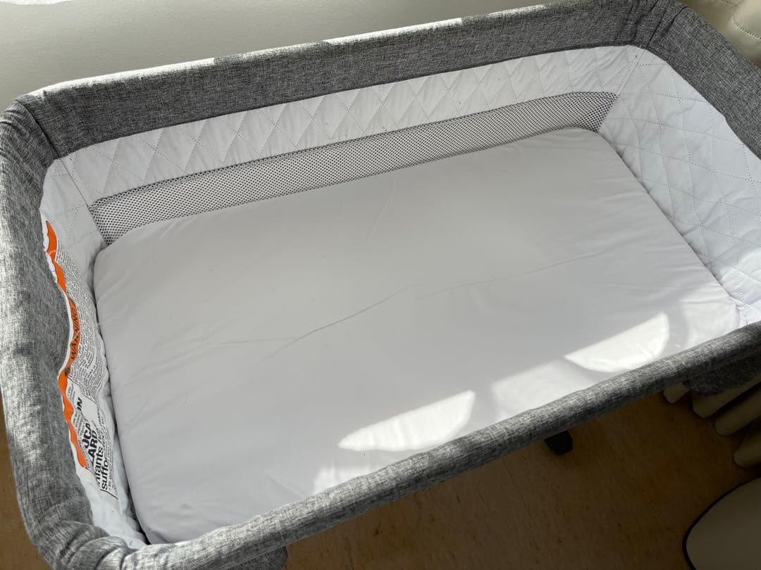 送料込み　匿名配送　Delta Children シモンズ　ベビーベッド