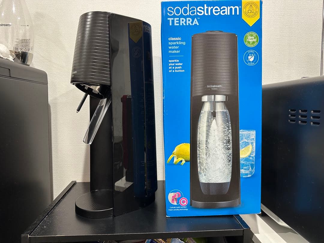 週末割　sodastream TERRA 炭酸水メーカー ガラスボトル２本付き