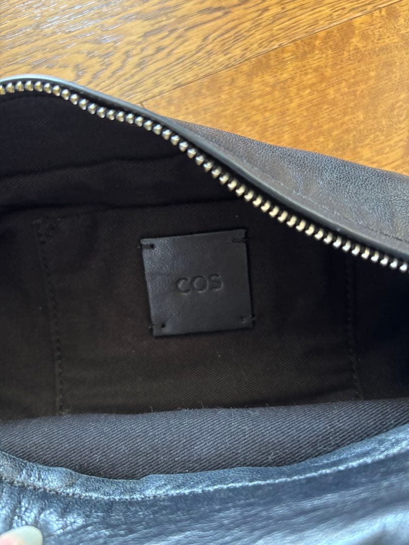 COS レザープリーツベルトバッグ