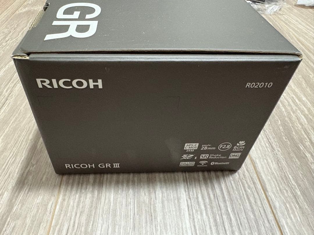RICOH GR IIIデジタルカメラ 本体と付属品
