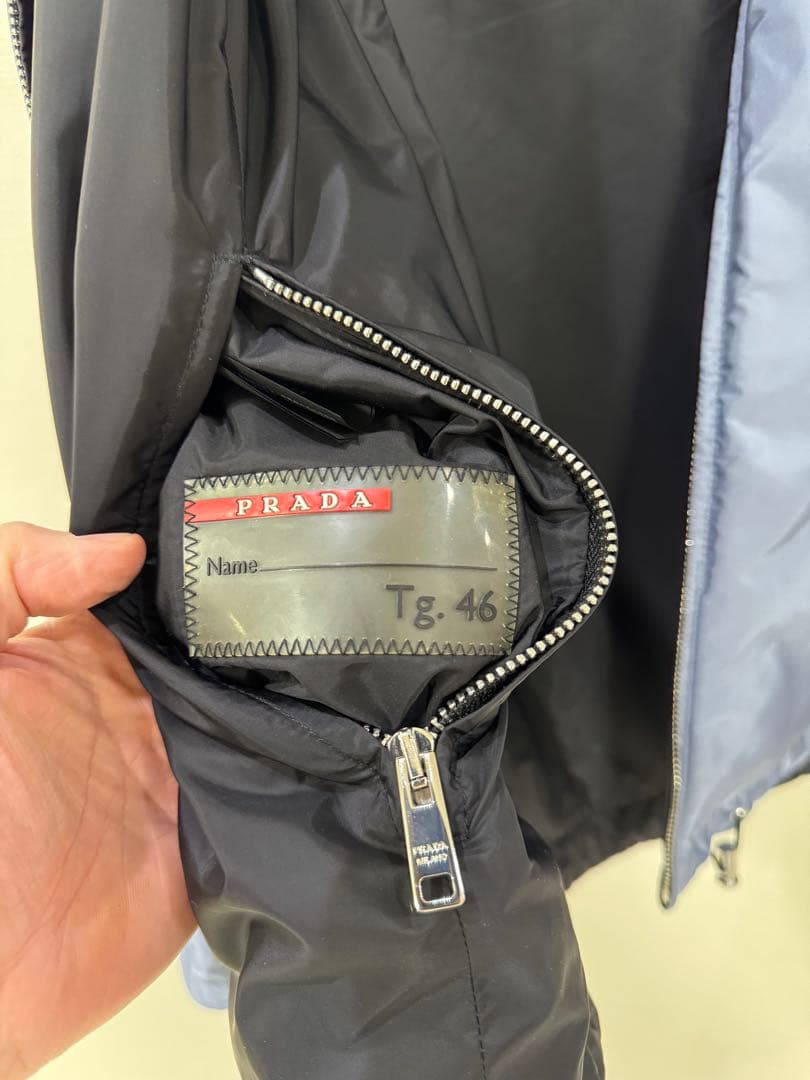 プラダ　リバーシブル　ナイロン　パーカー　美品