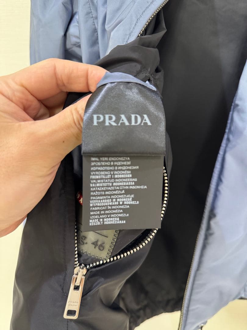 プラダ　リバーシブル　ナイロン　パーカー　美品